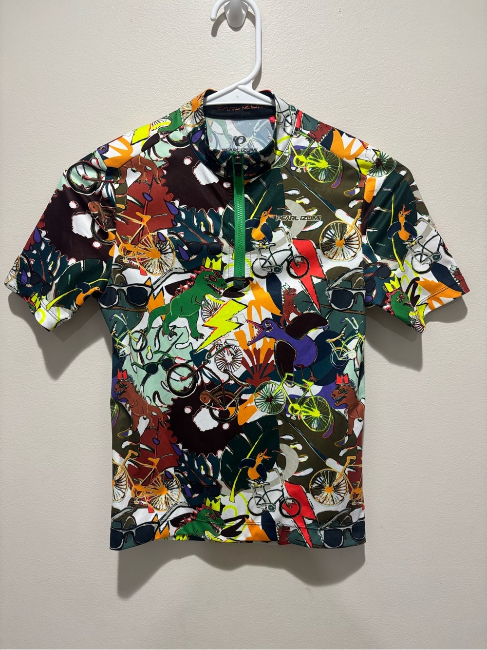 Pearl Izumi Junior Quest Jersey in Graffiti Biking Cycling Dinosaur Youth M